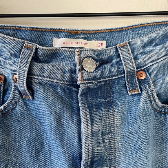 Levi’s Wedgie Straight Distressed Jeans - Picture 5 of 6